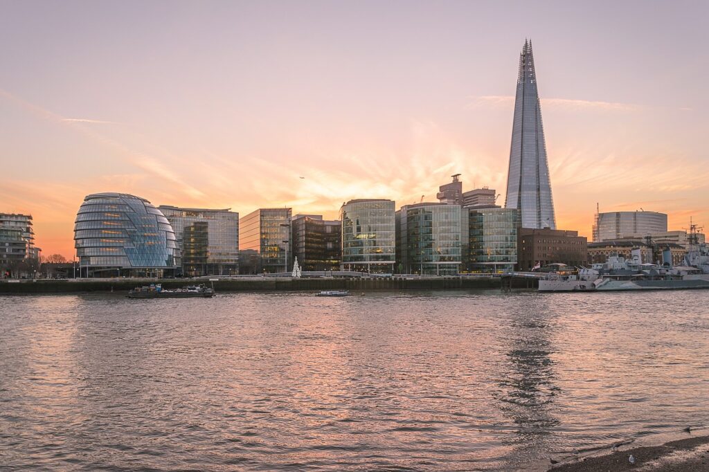 London luxury apartments the shard and tower bridge